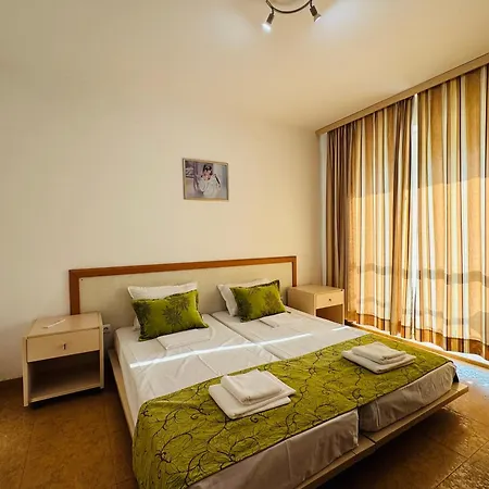 Sunny House 102 One Bedroom Apartman *